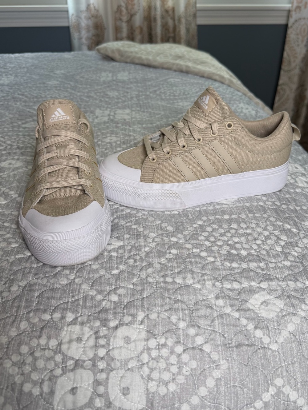 adidas Bravado 2.0 Womens Beige Low-Top Platform Sneakers. Size 8.5.